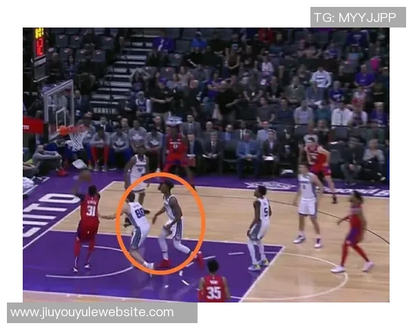 球队阵容多样化探索库里强调赢球与调整并重的重要性